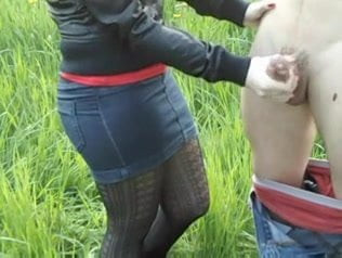 HandJob on nature! Russian amateur!