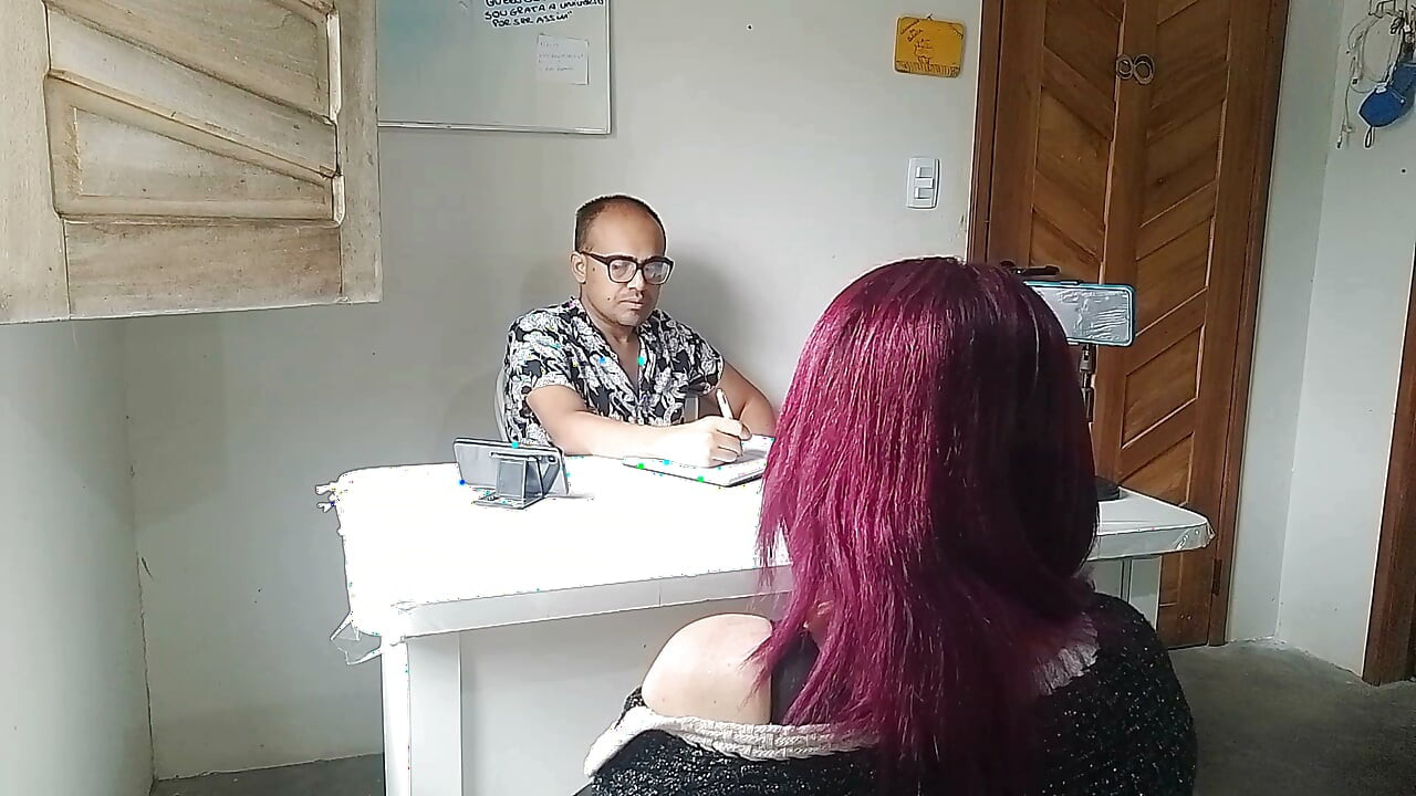 Una entrevista caliente con sus grandes tetas y culo