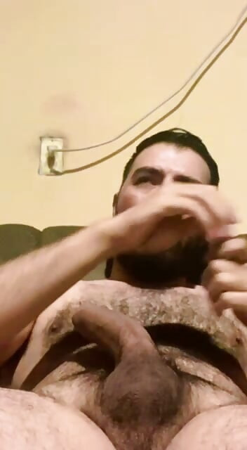 ساخن جداً لدرجة أن المني يخرج بمجرد لمسي