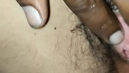 Girlfriend ke chut me ungli ghusa di closeup
