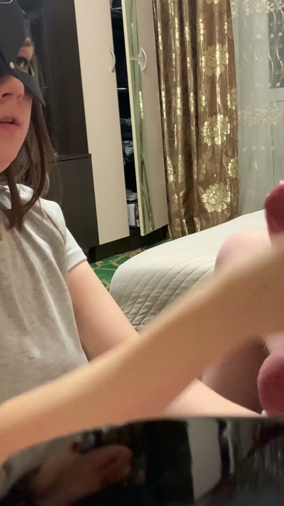 حلقه‌ی کیر برای فشردن کیر بزرگ و بیضه‌های خوشگل - دست‌جنگی سی‌اف‌ان‌ام | کلیپ 1