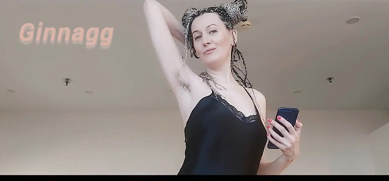 Cuerpo natural, axilas peludas, coño peludo, culo peludo, grandes labios, bonitas tetas, cachonda milf ginnagg