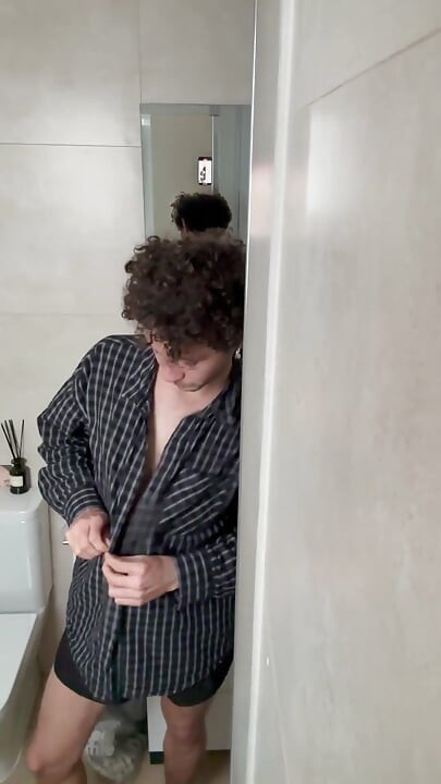 Harry_jen  Cute Twink Takes a Shower and Cums