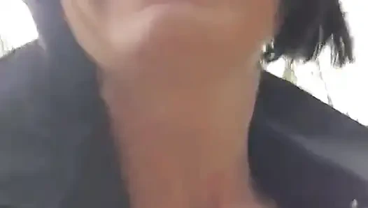 Julie Zieht Sich Nackt Aus Am Strassenrand Und Spritzt