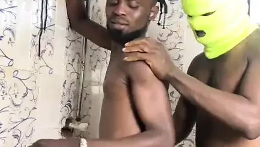 Tuvalette kabaca yakalandı