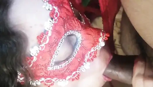 Menikmati seks oral, menjilat, mengisap dan tenggorokan dalam.