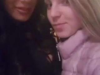 Ciuman lesbian pribadi bintang porno terkenal