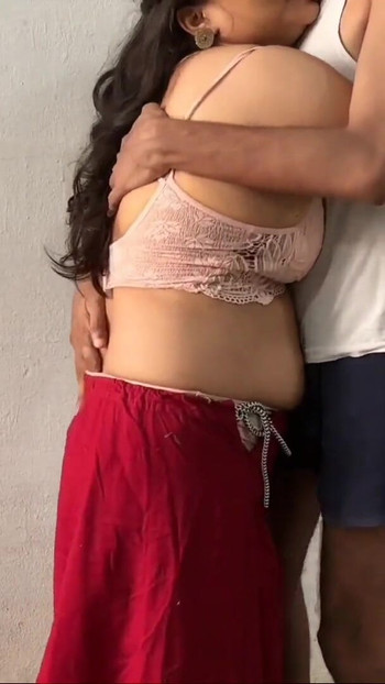 Snažan trenutak iz "Prekrasne debeljuškaste Anjali Bhabhi prvi put vrući romantični hardcore analni seks sa svršavanjem u hindskom zvuku"