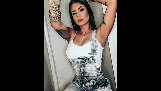 MIRELLA VE KÖLE LILY TARAFıNDAN KEDI DÖVÜŞÜ