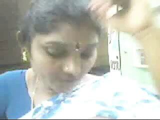 Tette di zia tamil pressate dal proprietario del negozio