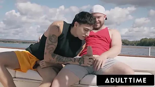 ADULT TIME - hetero-kumpels marcus mcNeil & angel Elias machen aus einem enttäuschenden bootstag in harten fick