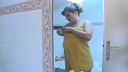 Echte amateurin zu hause: Amandine, sexy brünette im 