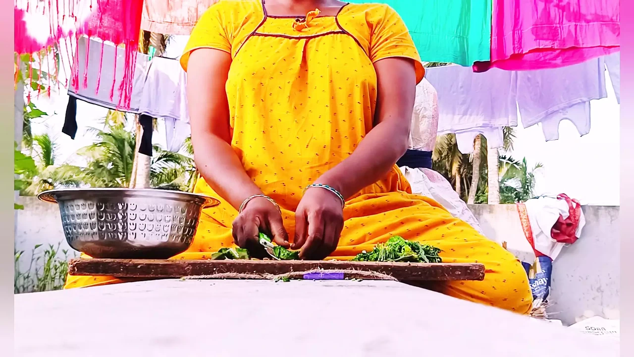 印度美丽的女仆操房主小鸡巴，泰卢固肮脏的谈话。