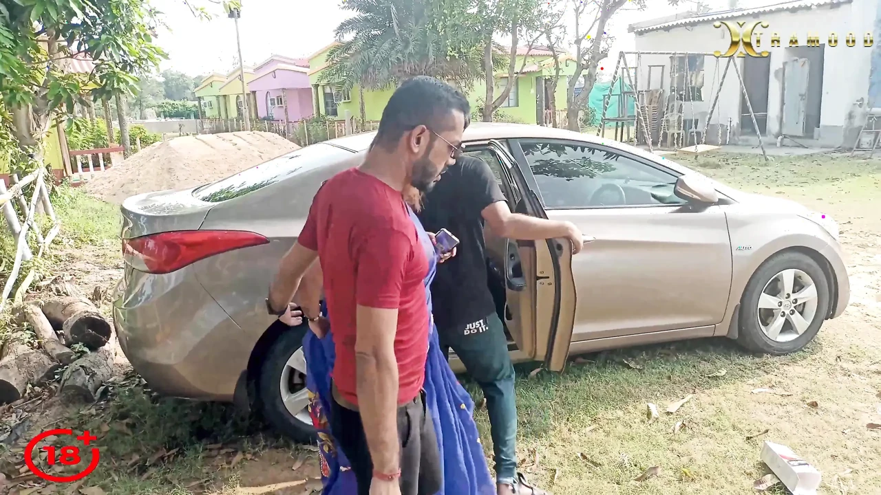 Desi girl tina fucked by her driver&rsquo;s big cock