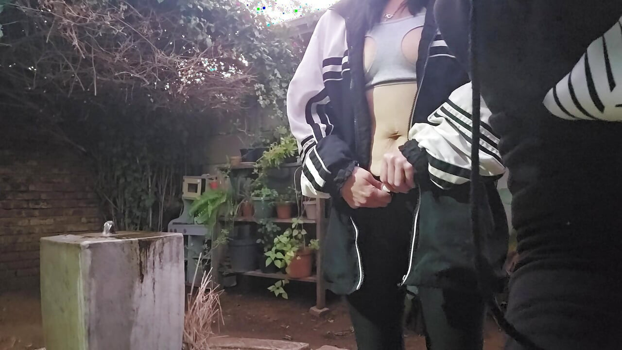 זיין את אשתי על המזרקה כדי שהשכנים יוכלו לצפות