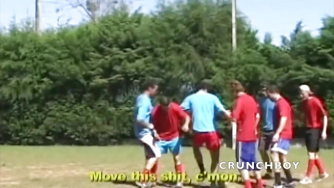 Dos jóvenes futbolistas follando a pelo