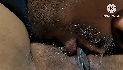 BIBIR MEMEK BERAIR DAN BERBULU BHABHI MENGISAP DAN MENJILATI