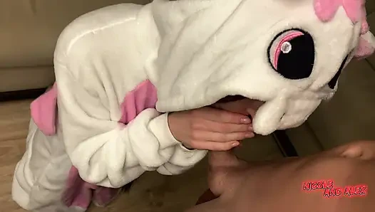 Трахнул мою сводную сестру и сперму в киске