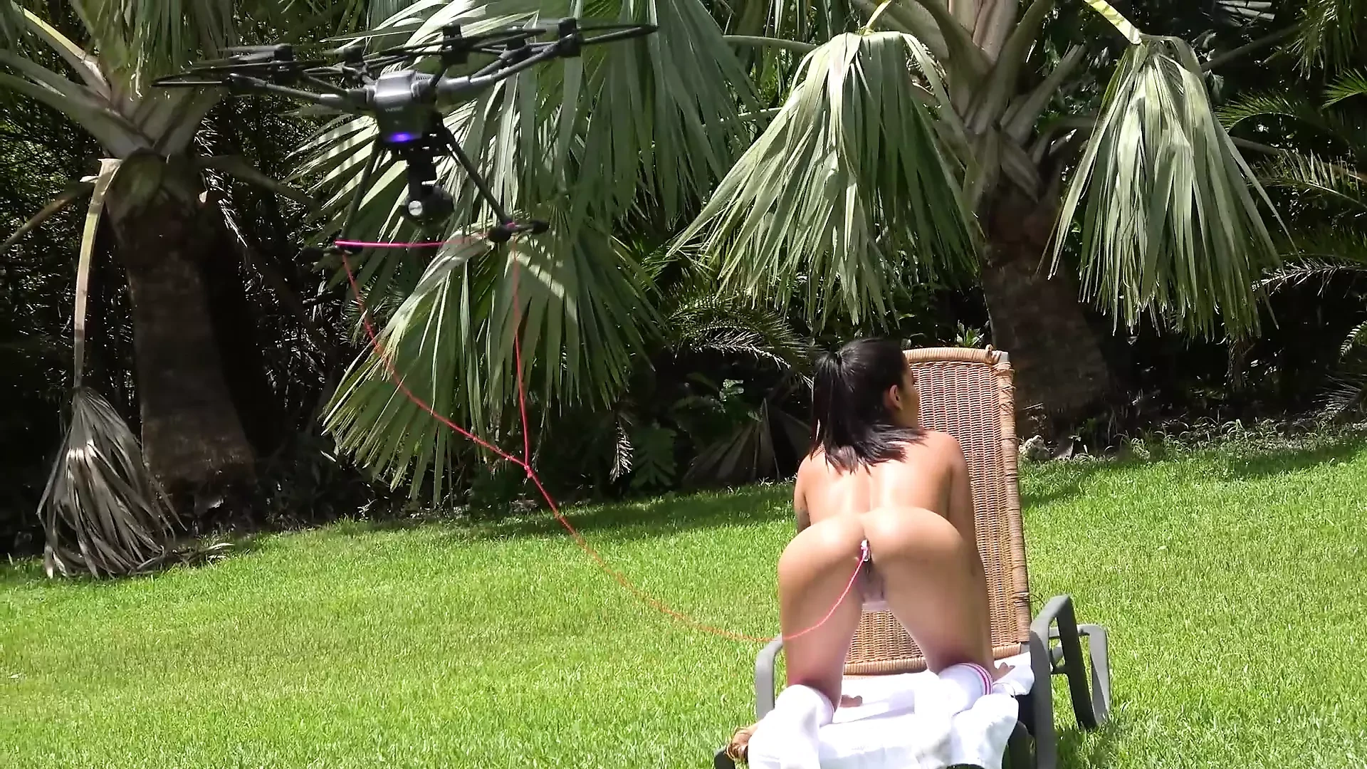Seksi esmer unicon sybian'da vahşi orgazm oluyor