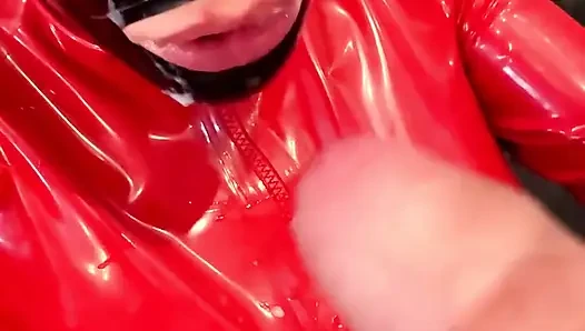 Schneller blowjob und abspritzen in latex-outfit!