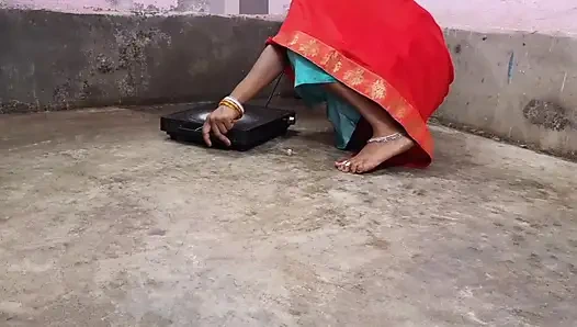 Kakak ipar datang untuk memberikan