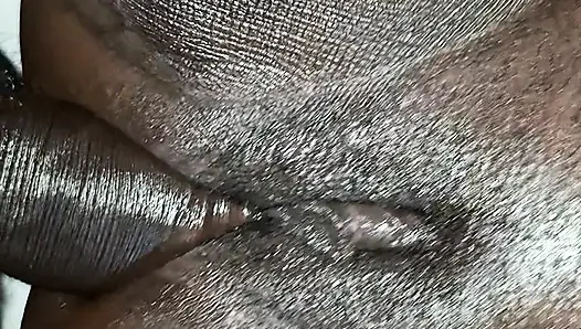 Jeder große schwanz passt in meinen kleinen jungfräulichen arsch