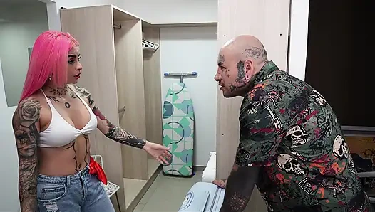 Arkadaşımın çok ateşli bir lezbiyen sikişiyle ayrılmasını iyileştirmeye yardım ediyorum