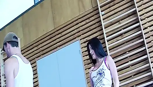 Fransız genç kızın götü spor salonunda antrenörü tarafından sikiliyor