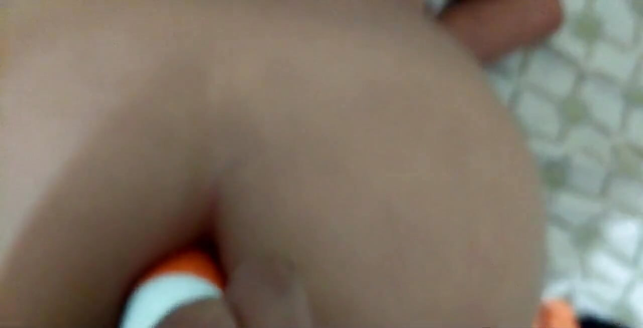 Meu pequeno buraco quando eu era uma jovem começando com sexo anal