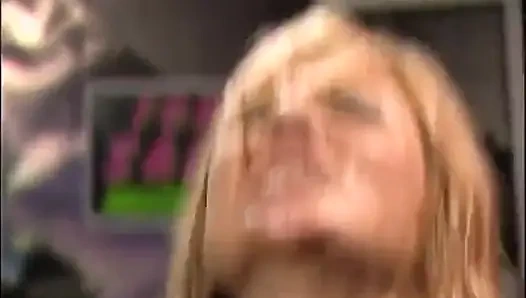 Memek berambut merah toket besar menjilati memek dan meraba