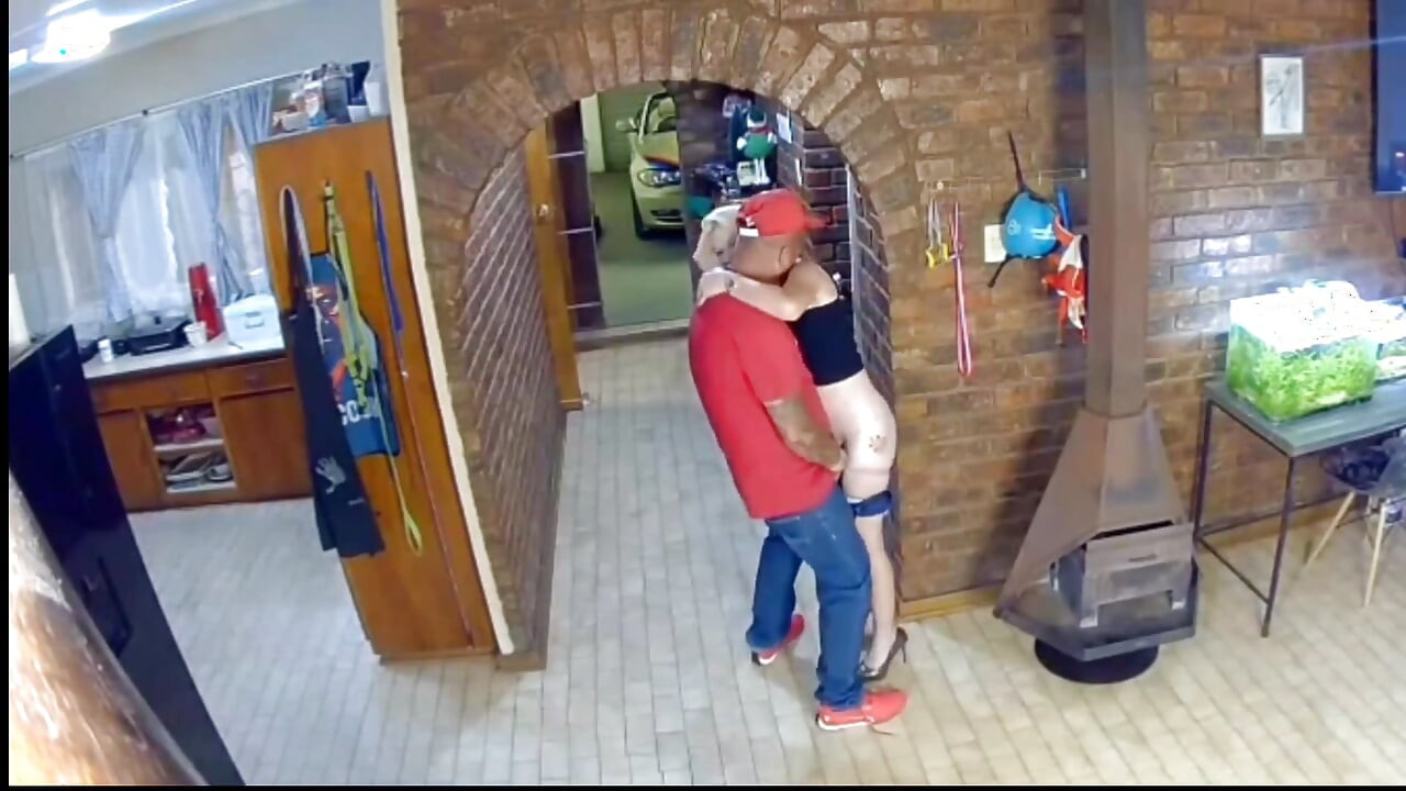 Kocamı sarışınla aldatırken yakaladım
