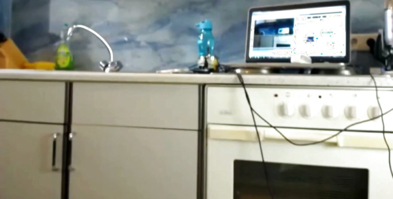 Teen Sexydea se dedando ao vivo na webcam