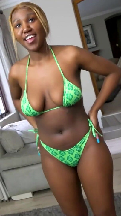 Τεράστια φυσικά βυζιά μαύρη δασκάλα χορού γδύνεται για να ευχαριστήσει καυλιάρης λευκός μαθητής | Κλιπ 1