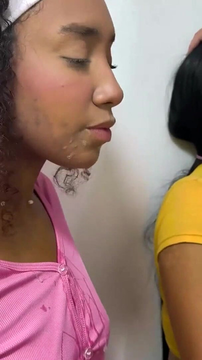 Eu tinha esses dois amadores latinos namorados garganta profunda meu pau e fazendo uma bagunça babando | Clipe 1