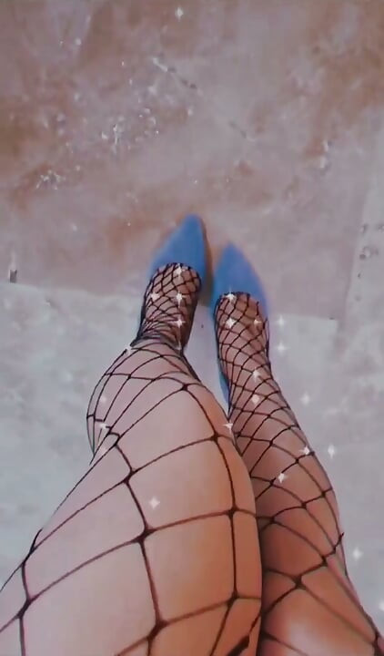穿着渔网和高跟鞋的乐趣