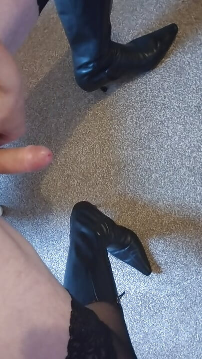 Masturbate in stockings and sexy knee high leather boots