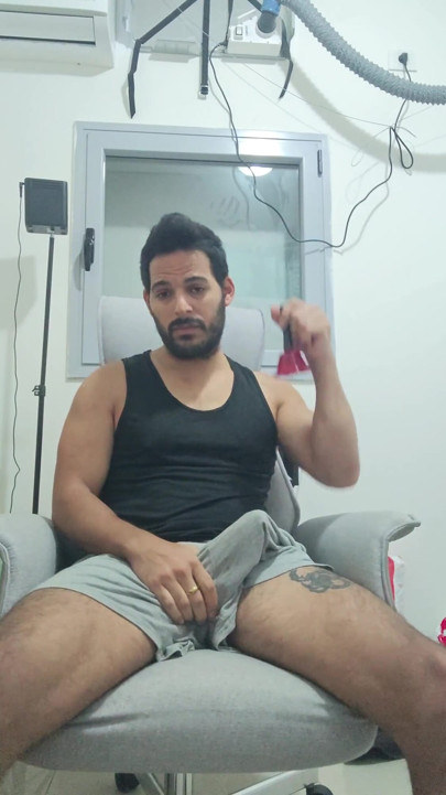 Ring ring slut abre sua boca e faz seu trabalho de foder