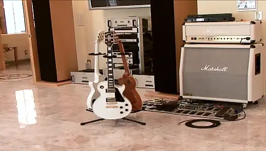 Memek randy youngster si cewek nakal dengan memek tembus pandang tampak mungil dan wajahnya penuh sperma