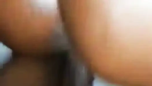 Bu Kız Güçlü Erkeklere Aklını Kaybettirebilir. Beli Pervane Gibi