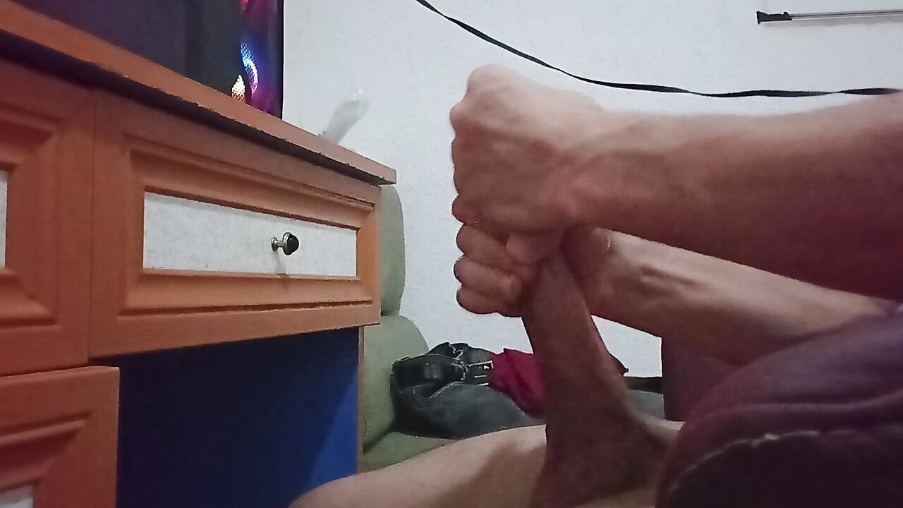 I cum masturbating with my huge