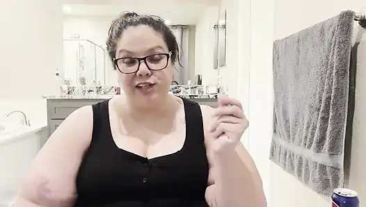 Plump Paradise: Snack N Chat