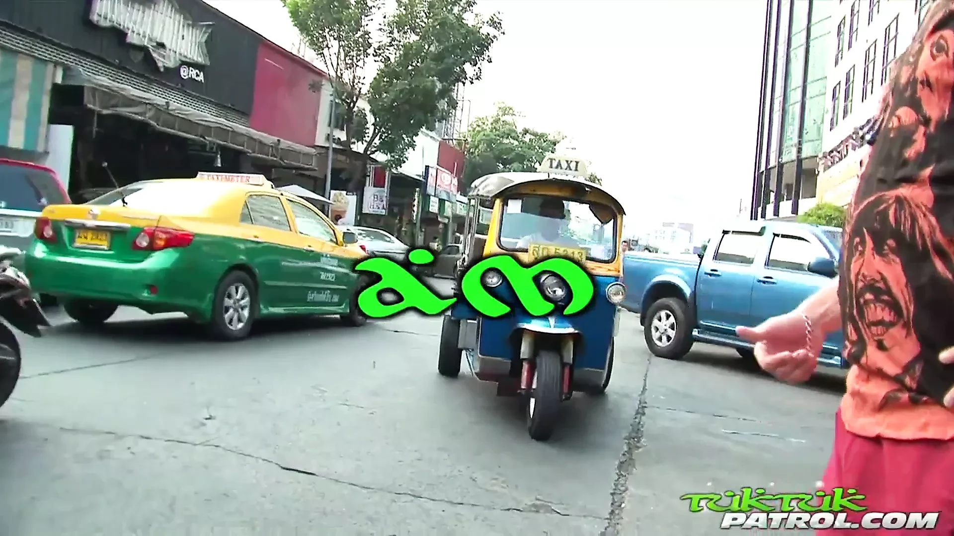 Tuktukpatrol szép thai amatőr ázsiai nagy faszt köszörül