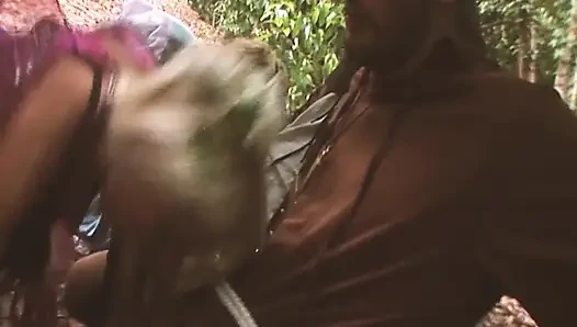 Adegan 3_trio cewek seksi dengan lingerie seksi ngentot di pedesaan di pesta seks