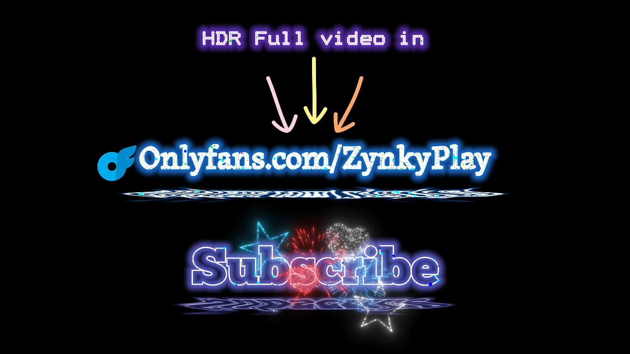 Futa लड़की एक गिलास दूध पीती है और बहुत कामुक हो जाती है