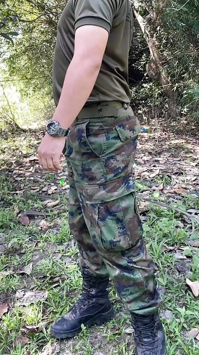 Solider masturbasi & muncrat di tempat kerja