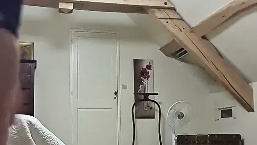 Pov: kamu sembunyi di kamarku untuk nonton aku lagi jongkok