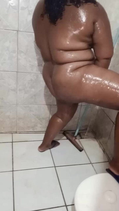 Vem tomar banho comigo 😋