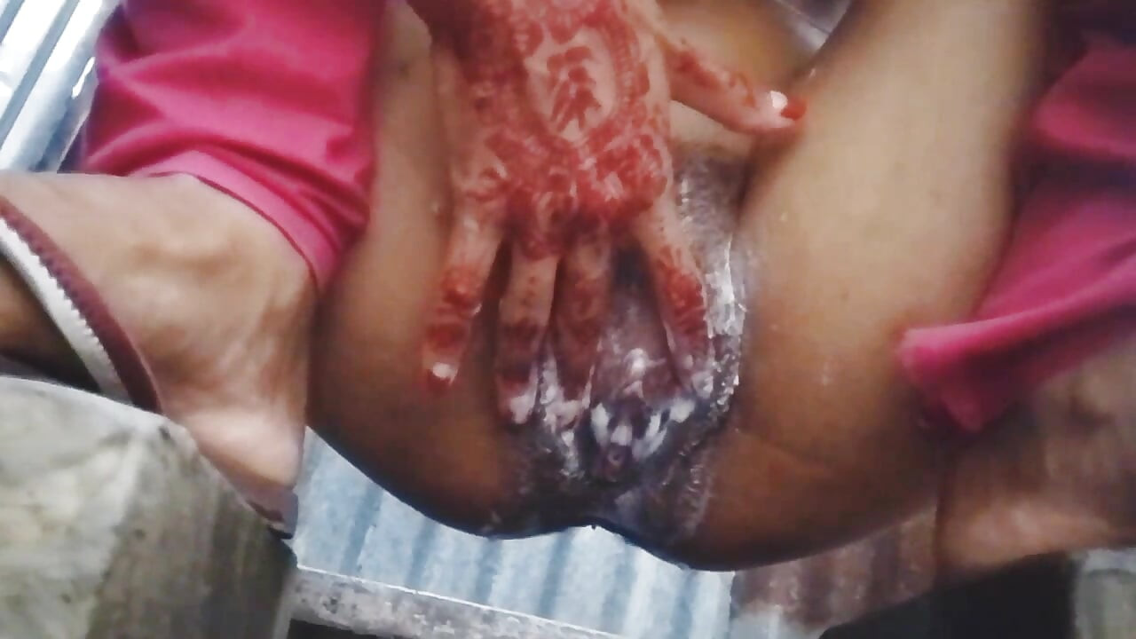 Bangladeshi cute village girl sweat boobs and tight chut ki chuda chudi. Bangla Dhaka xxx girl viral video.