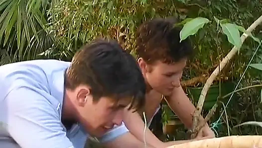 Pantat gadis perancis rambut pirang ini dientot habis-habisan