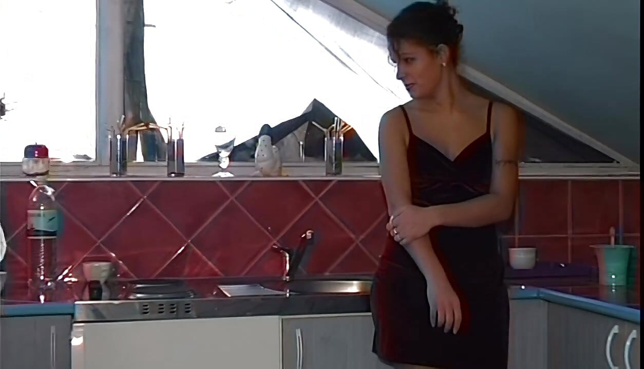 Seductive Brunette Fingered and Eaten Out in Steamy Home Encounter